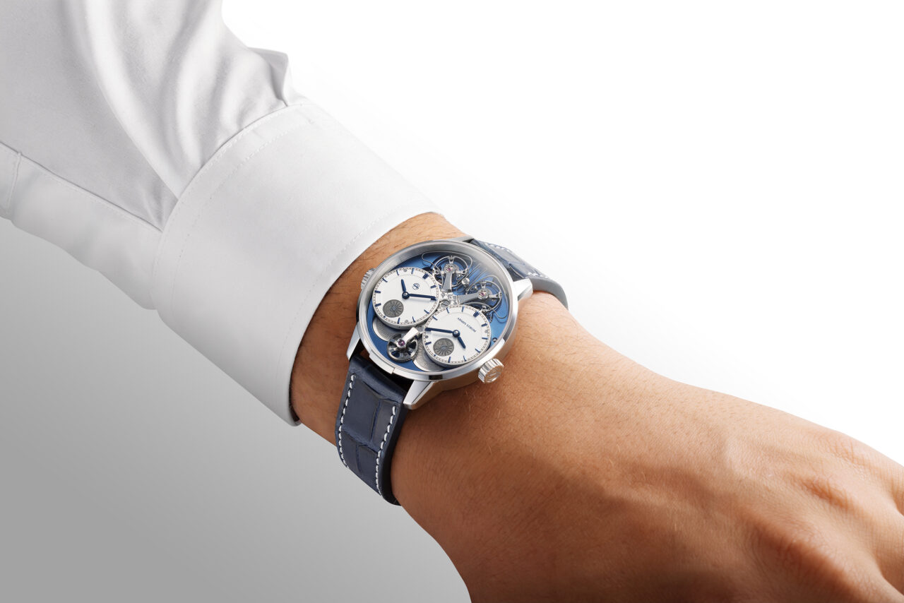 Armin Strom Dual Time GMT Resonance cadran bleu, porté